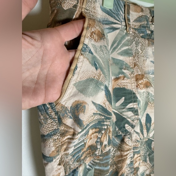 Chico’s cropped palm/safari print pants • Women’s size 14 - Picture 3 of 9